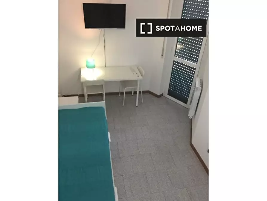 Immagine 6 di Camera condivisa in affitto  in Via Val Trompia a Milano