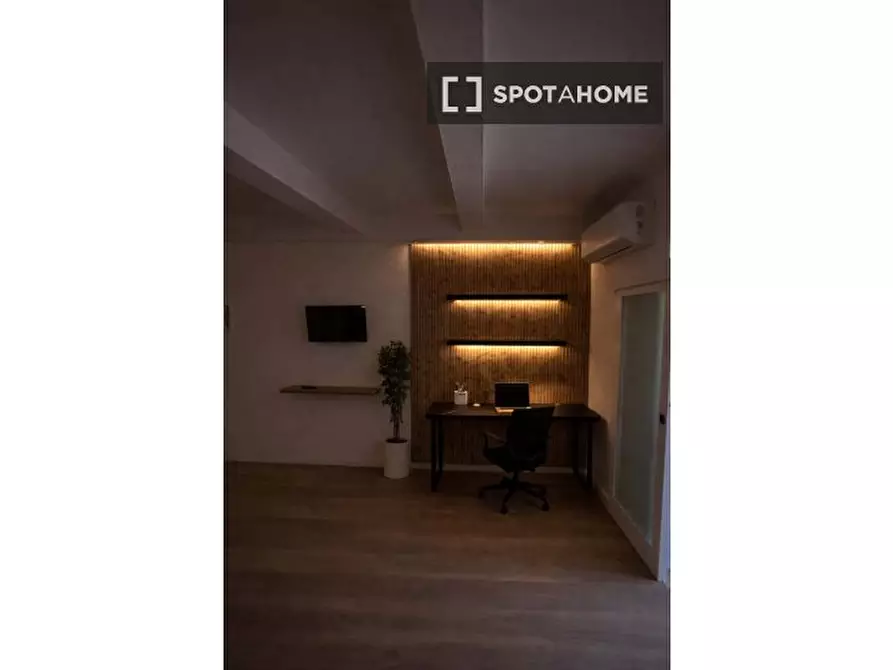 Immagine 6 di Ufficio in affitto  in Via del Porcellana a Firenze