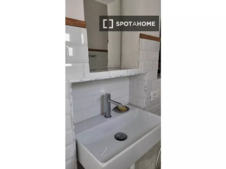 Immagine 15 di Appartamento in affitto  in Via della Reginella a Roma