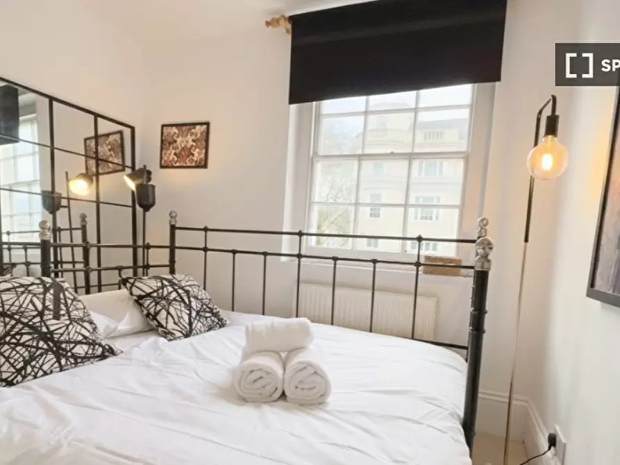 Immagine 14 di Appartamento in affitto  in Holland Park Ave a Kensington
