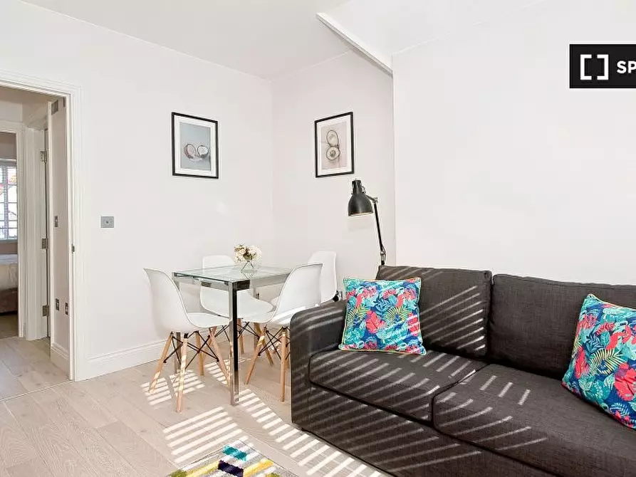Immagine 2 di Appartamento in affitto  in Flat 7 Greek St a 