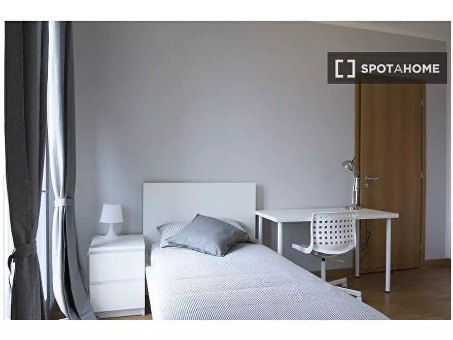 Immagine 11 di Camera condivisa in affitto  in Via Giuseppe De Finetti a Milano