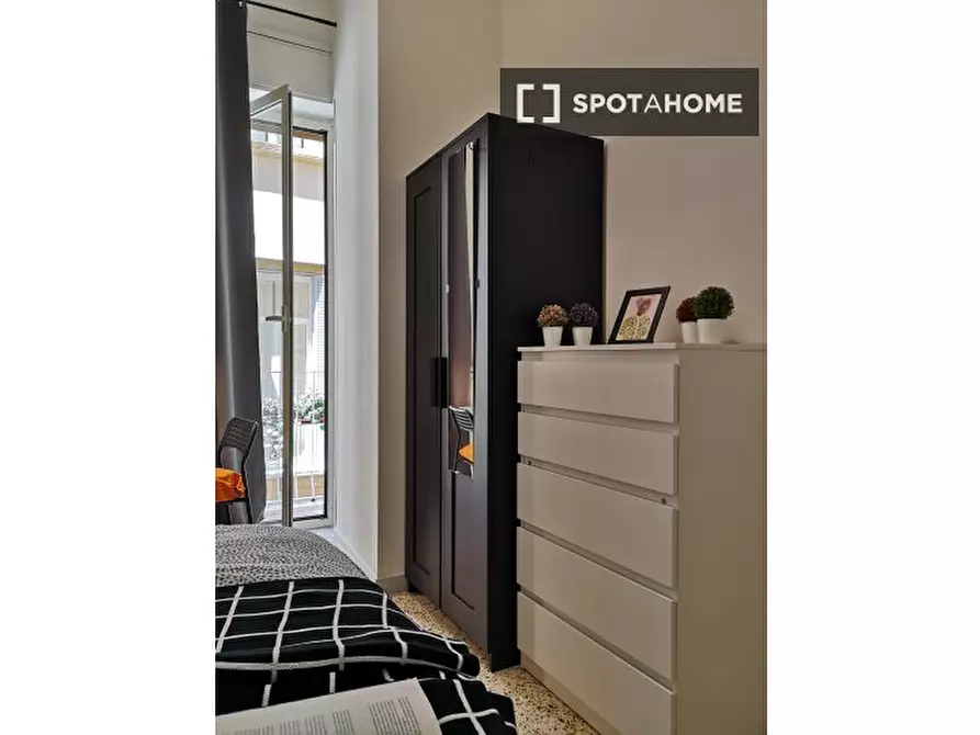 Immagine 4 di Camera condivisa in affitto  in Vico Campane a Donnalbina n. a Napoli