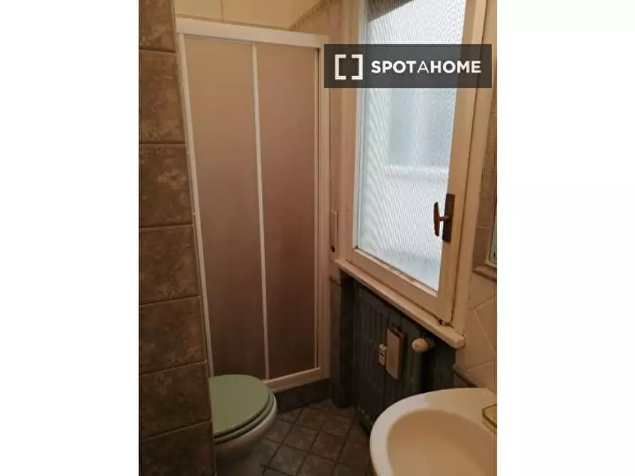 Immagine 9 di Camera condivisa in affitto  in Via Federico Nansen a Roma