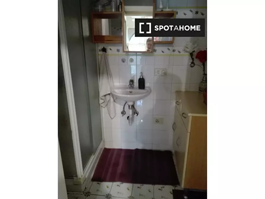 Immagine 7 di Camera condivisa in affitto  in Vico Tarsia a Napoli