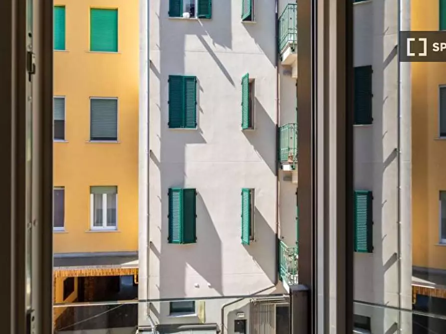 Immagine 10 di Camera condivisa in affitto  in Via Gardone a Milano