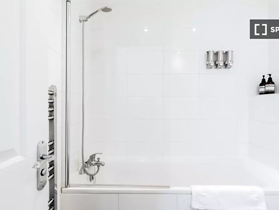 Immagine 6 di Appartamento in affitto  in Apartment a Kensington