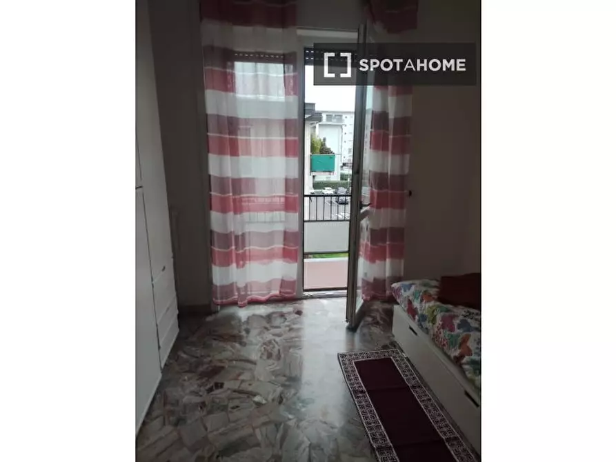 Immagine 3 di Camera condivisa in affitto  in Via Trieste a Segrate