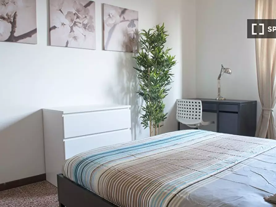 Immagine 3 di Camera condivisa in affitto  in Via Federico Engels a Milano