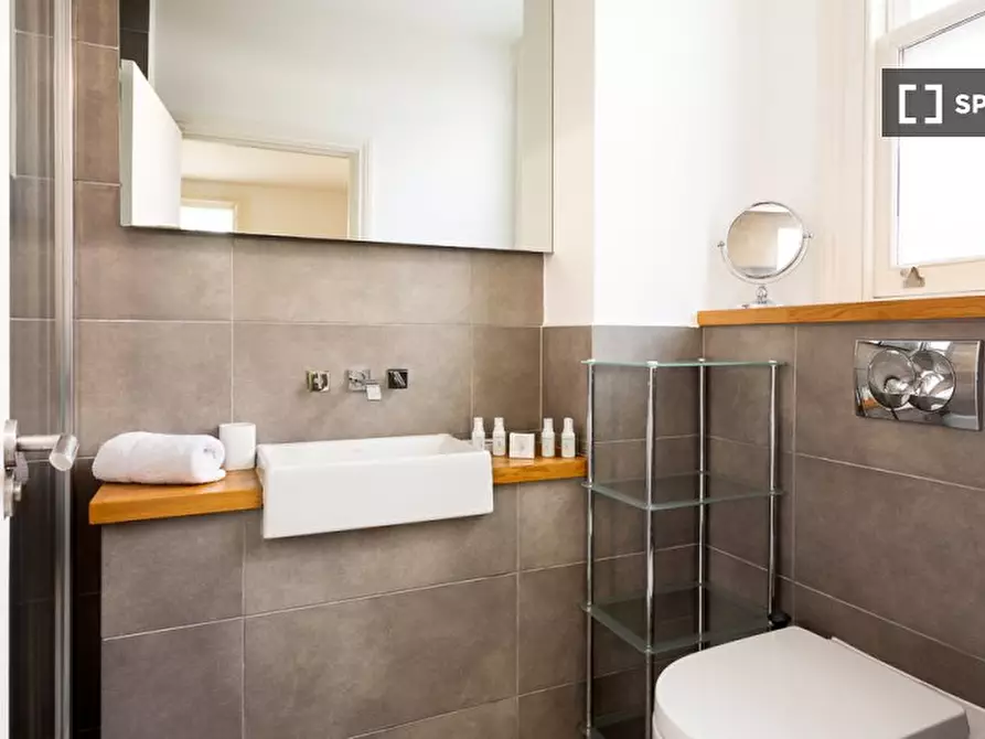 Immagine 19 di Appartamento in affitto  in Balliol Road a Kensington