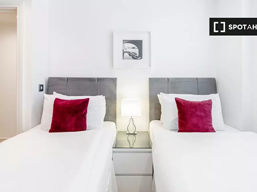 Immagine 9 di Appartamento in affitto  in Walnut Tree Cl a Guildford