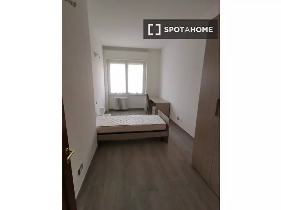 Immagine 2 di Camera condivisa in affitto  in Viale Certosa a Milano