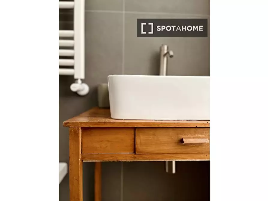 Immagine 4 di Camera condivisa in affitto  in Via Federico Ozanam a Roma