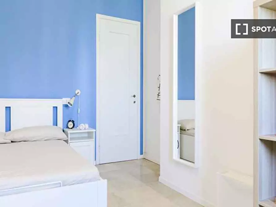 Immagine 3 di Camera condivisa in affitto  in Via Sulmona a Milano