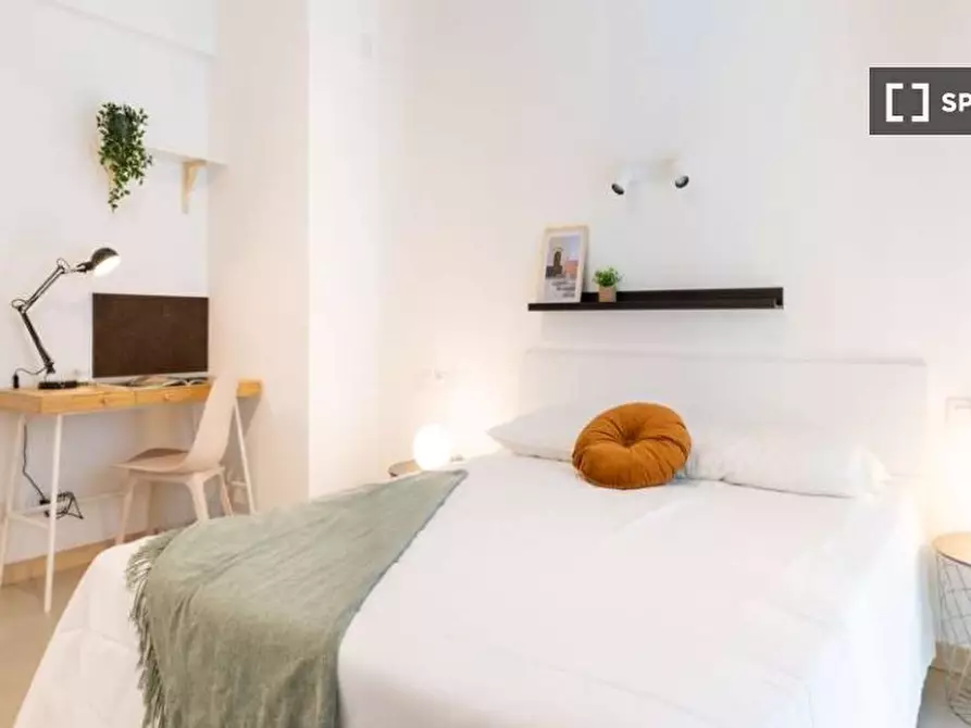 Immagine 2 di Camera condivisa in affitto  in Via Gardone a Milano