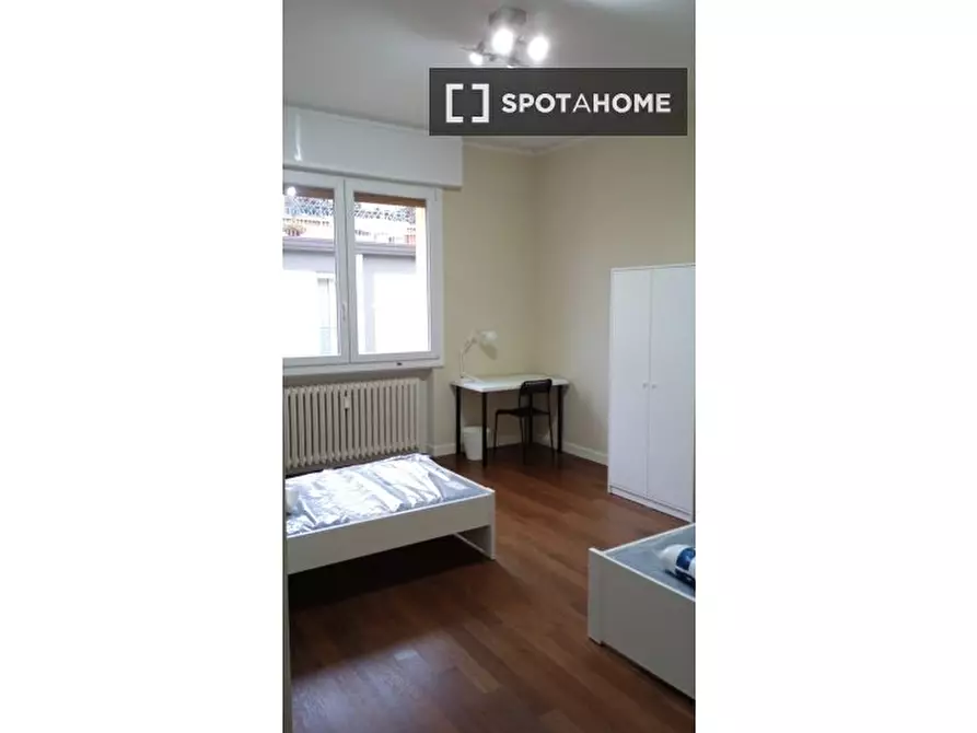 Immagine 3 di Camera condivisa in affitto  in Via Giovanni Brugnoli a Bologna