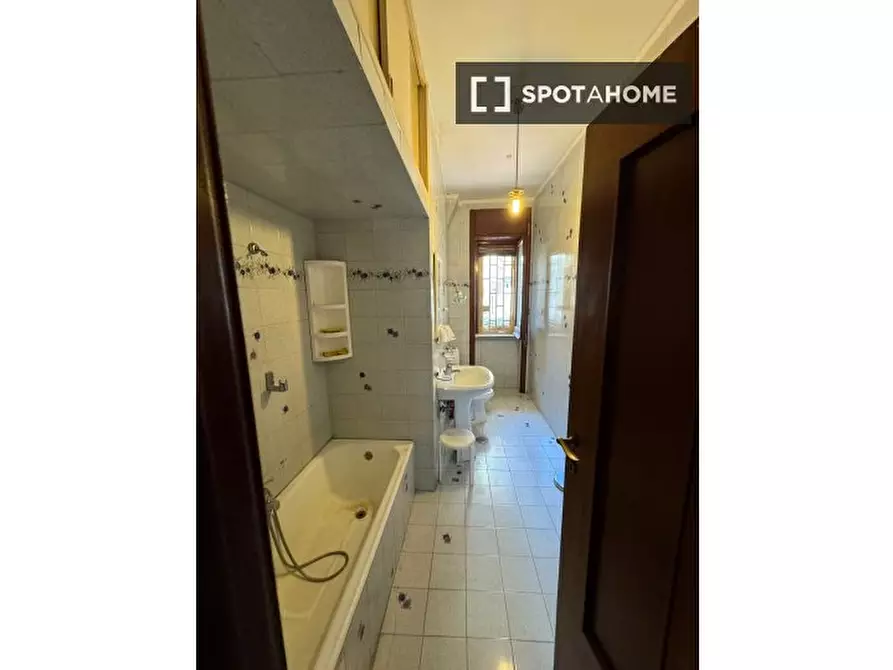 Immagine 8 di Camera condivisa in affitto  in Via Adolfo Omodeo a Napoli