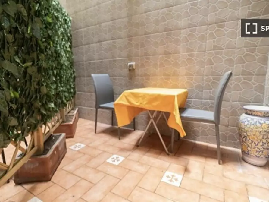 Immagine 4 di Camera condivisa in affitto  in Via Salvator Rosa a Napoli