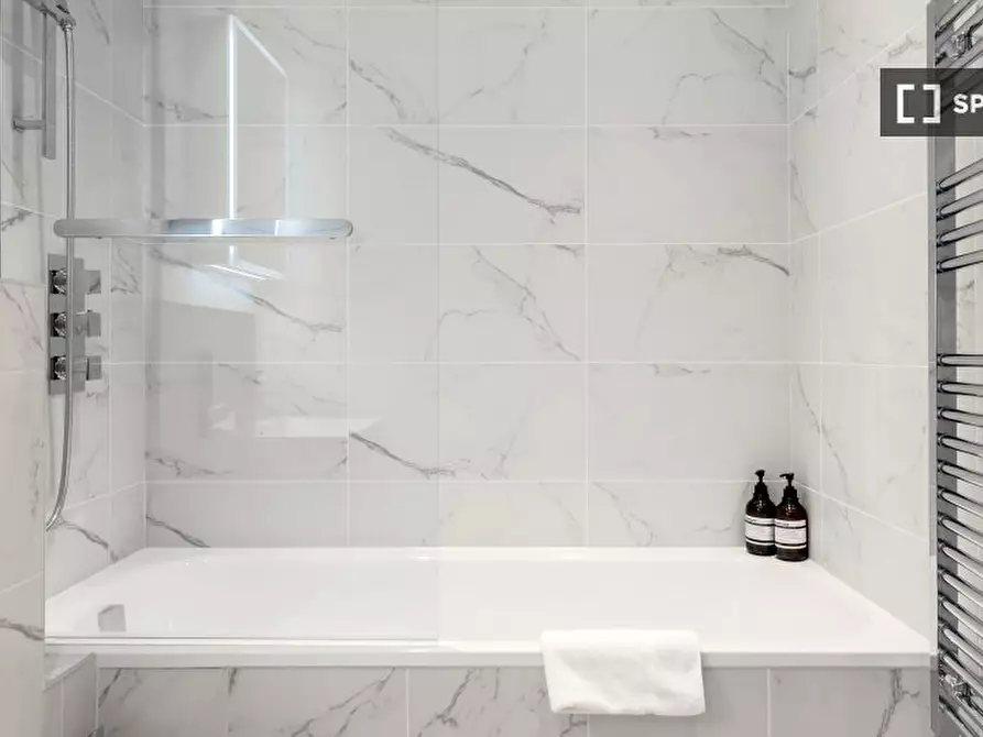 Immagine 14 di Appartamento in affitto  in Bell House, 17-19 Nevern Pl, Kensington, London SW5 9NR, UK a Kensington