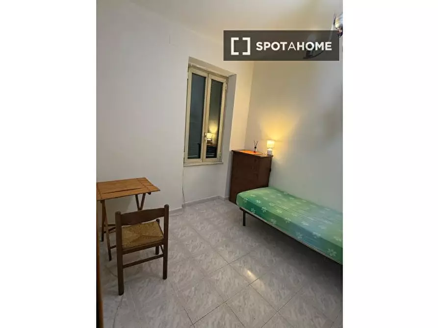 Immagine 3 di Camera condivisa in affitto  in Via di S. Angela Merici a Roma