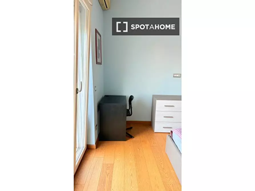 Immagine 2 di Camera condivisa in affitto  in V. Collatina a Roma