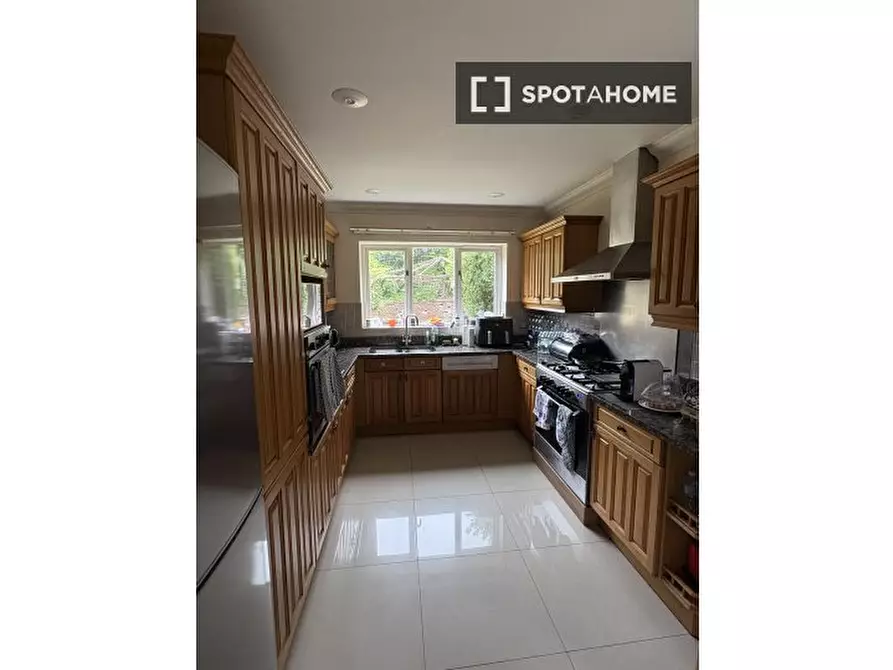 Immagine 5 di Camera condivisa in affitto  in Tithe Close a Virginia Water