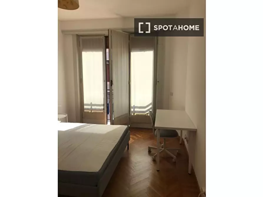 Immagine 4 di Camera condivisa in affitto  in Via Carlo Ravizza a Milano
