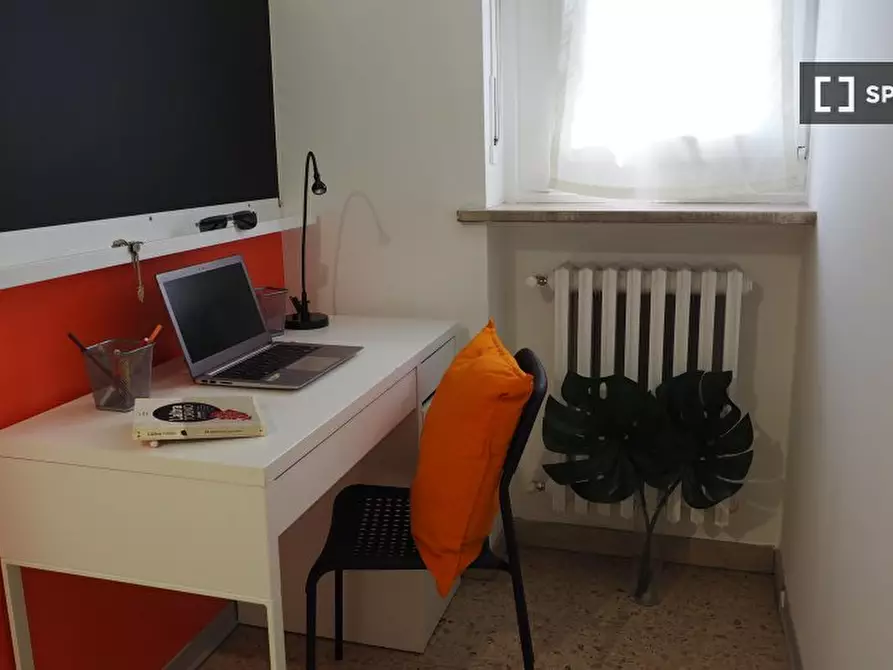 Immagine 2 di Camera condivisa in affitto  in Via Amedeo Ugolini a Torino