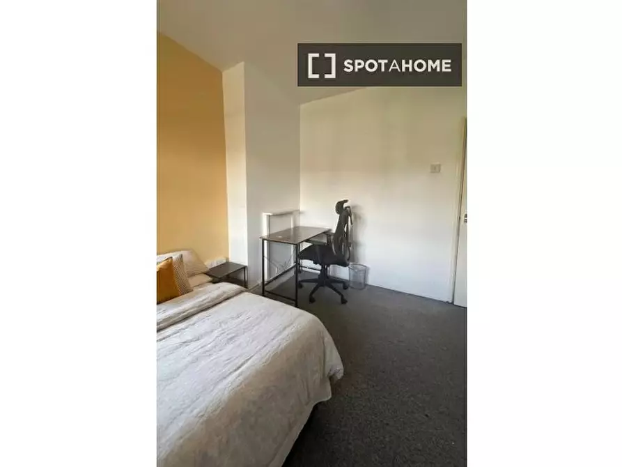 Immagine 1 di Camera condivisa in affitto  in Poynders Gardens a Lambeth