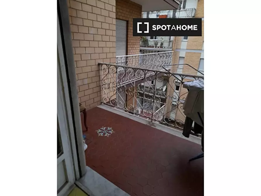 Immagine 3 di Camera condivisa in affitto  in Via Pian Due Torri a Roma
