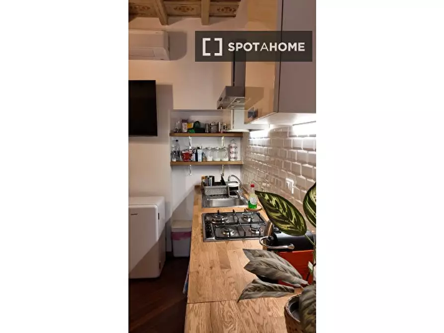 Immagine 11 di Appartamento in affitto  in Via della Reginella a Roma