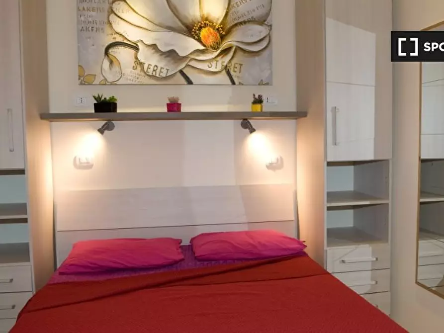 Immagine 10 di Camera condivisa in affitto  in Via Vetulonia a Roma