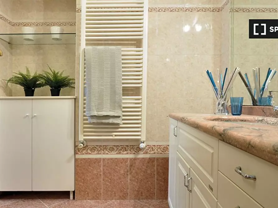 Immagine 10 di Camera condivisa in affitto  in Via Perosa a Torino