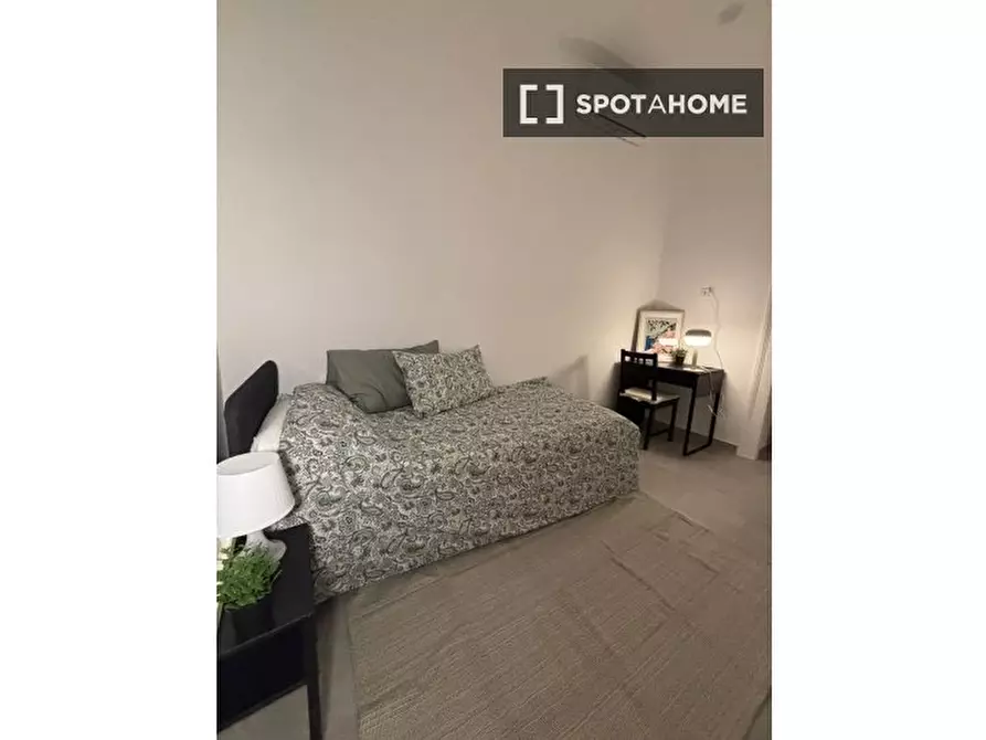 Immagine 9 di Camera condivisa in affitto  in P.za Cavour a Napoli