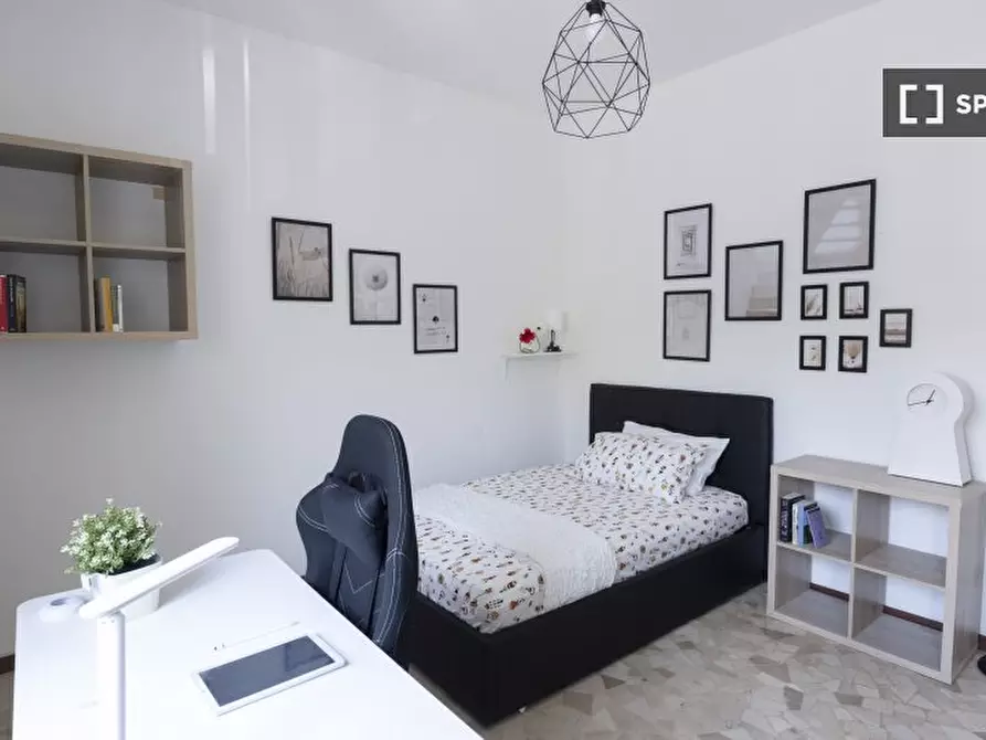 Immagine 5 di Camera condivisa in affitto  in Viale Francesco Restelli a Milano