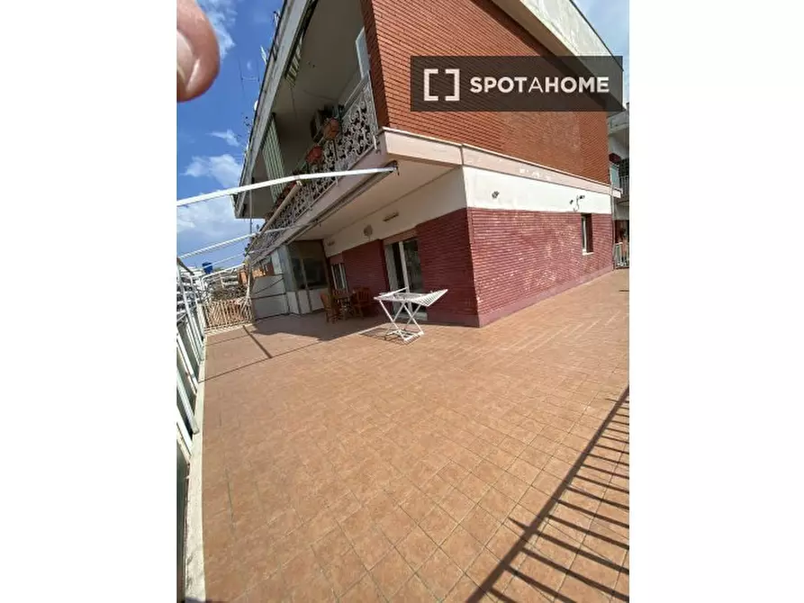 Immagine 19 di Camera condivisa in affitto  in Viale Maria Bakunin a Napoli