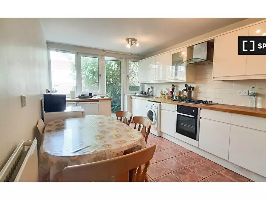 Immagine 4 di Camera condivisa in affitto  in INWORTH WALK a Islington