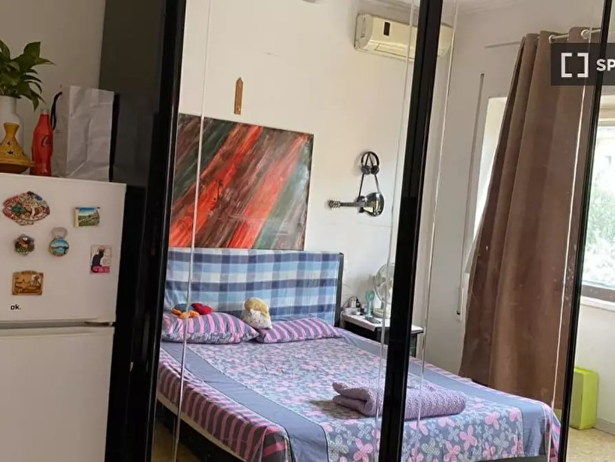 Immagine 1 di Camera condivisa in affitto  in Via Francesco Grimaldi a Roma