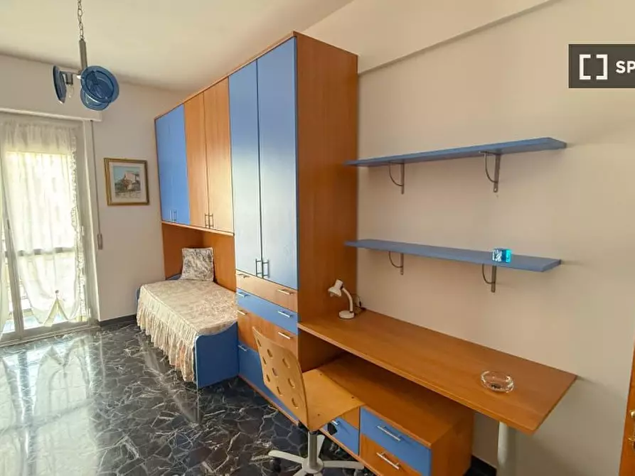 Immagine 2 di Camera condivisa in affitto  in C.so Europa a Genova