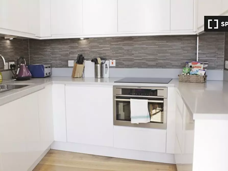 Immagine 6 di Appartamento in affitto  in St Mary at Hill a 