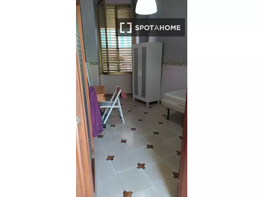 Immagine 18 di Camera condivisa in affitto  in Via Montesilvano a Napoli