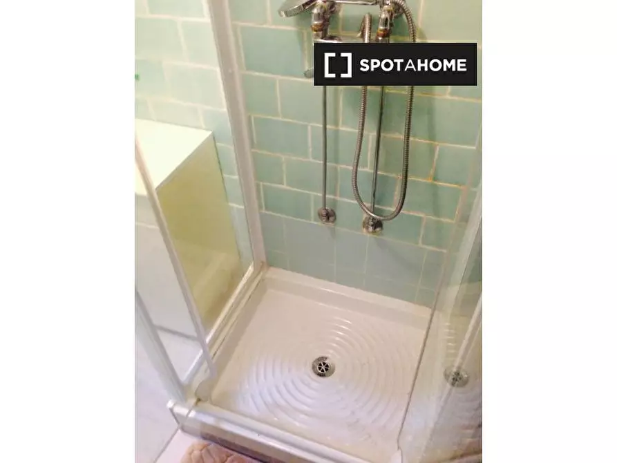 Immagine 11 di Camera condivisa in affitto  in Via Sebastiano Veniero a Roma