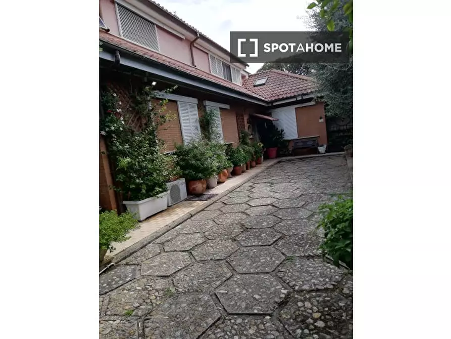 Immagine 6 di Camera condivisa in affitto  in Vicolo Casale Lumbroso a Roma