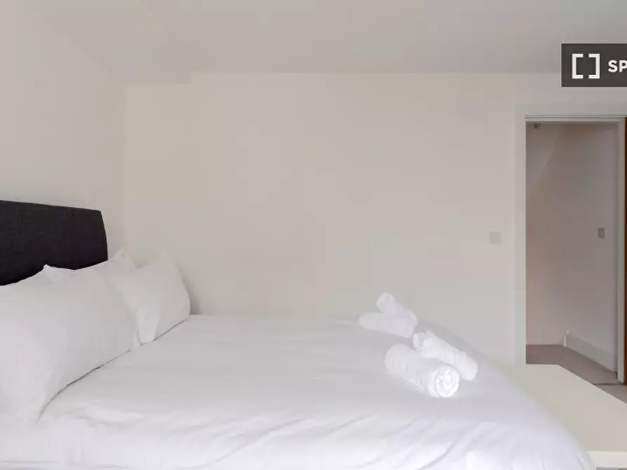 Immagine 19 di Appartamento in affitto  in Apartment a Kensington