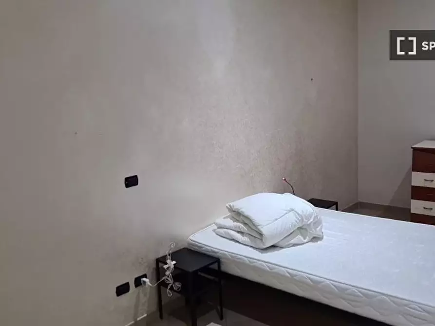 Immagine 5 di Camera condivisa in affitto  in Via Luigi Settembrini a Napoli