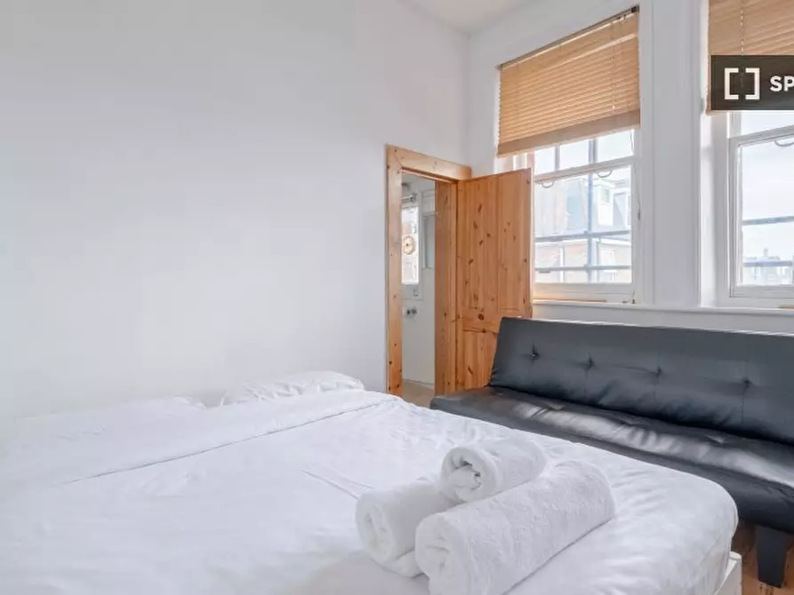 Immagine 5 di Ufficio in affitto  in flat e a Tottenham
