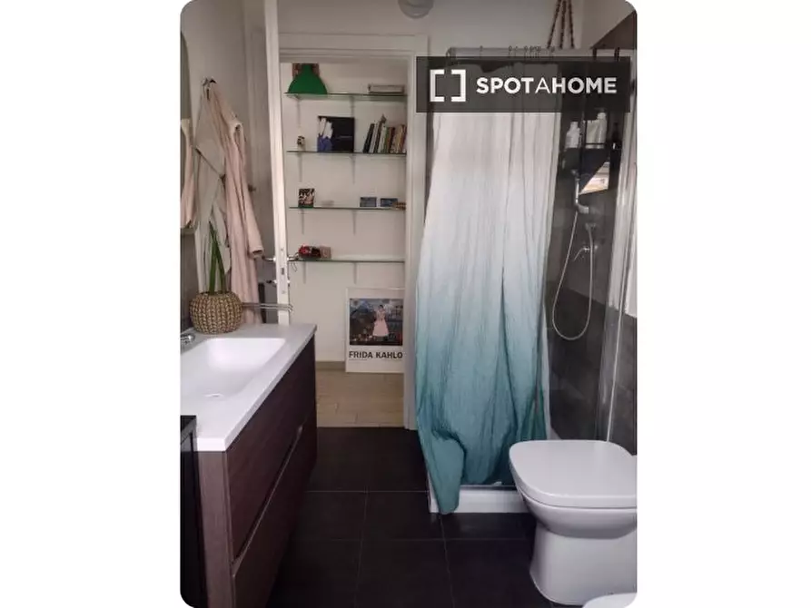 Immagine 6 di Camera condivisa in affitto  in Via Giacinto Albino a Napoli