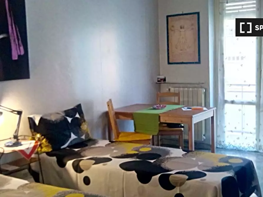 Immagine 2 di Camera condivisa in affitto  in Viale Partenope a Roma