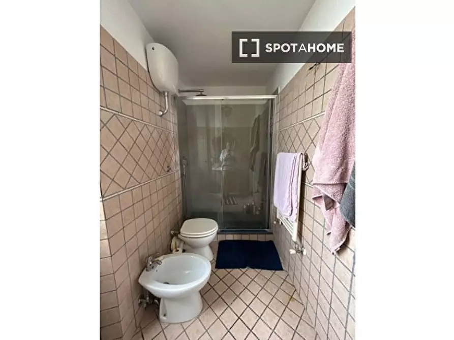 Immagine 10 di Camera condivisa in affitto  in Via dei Sabelli a Roma