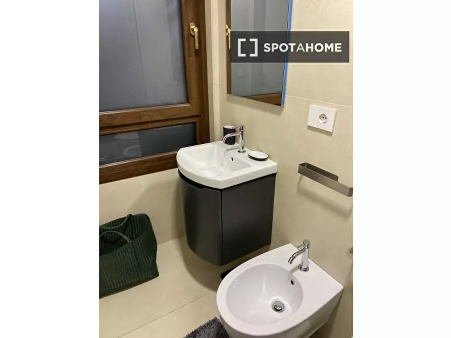 Immagine 4 di Camera condivisa in affitto  in Via Tacito a Roma